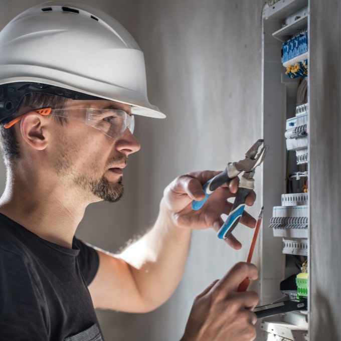 Akron Ohio electrician, electrical services Akron