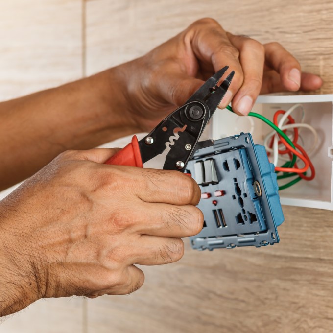 Akron Ohio electrician, electrical services Akron
